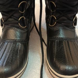 Looks like new Sorel Black Lace up boots